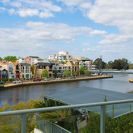 East Perth Suites Hotel ภายนอก รูปภาพ