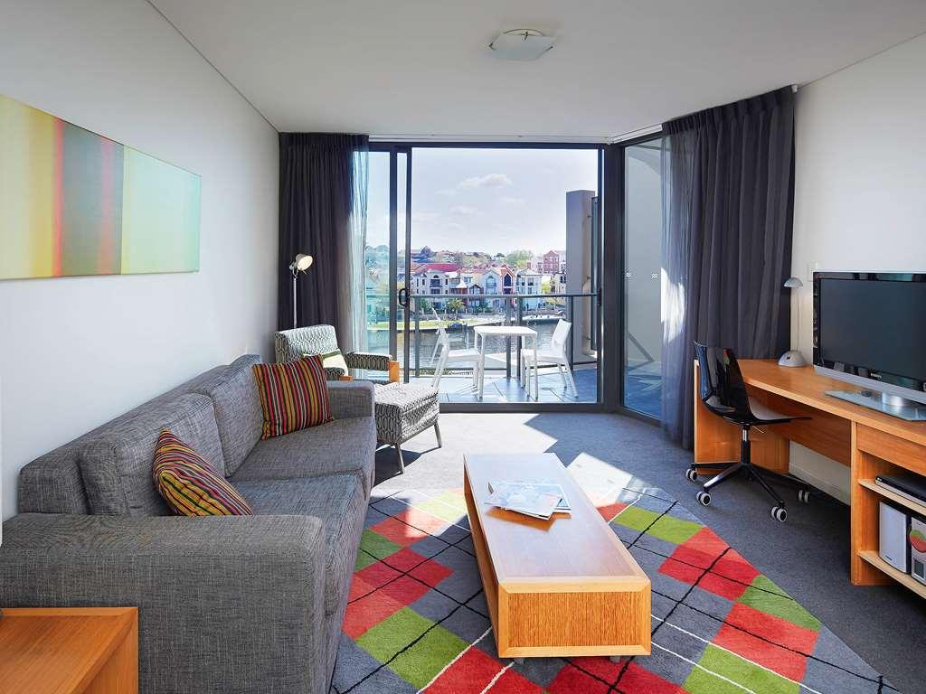 East Perth Suites Hotel ภายนอก รูปภาพ