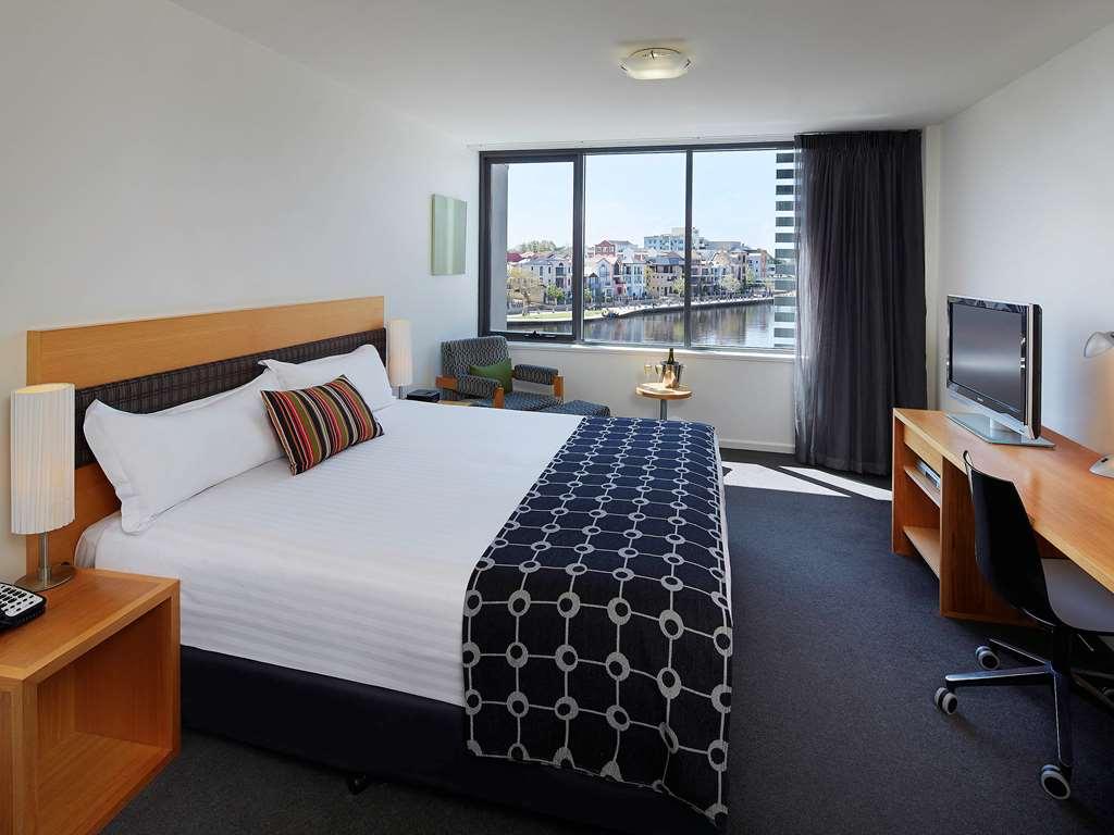 East Perth Suites Hotel ภายนอก รูปภาพ