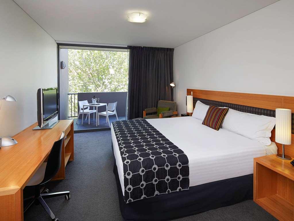 East Perth Suites Hotel ภายนอก รูปภาพ