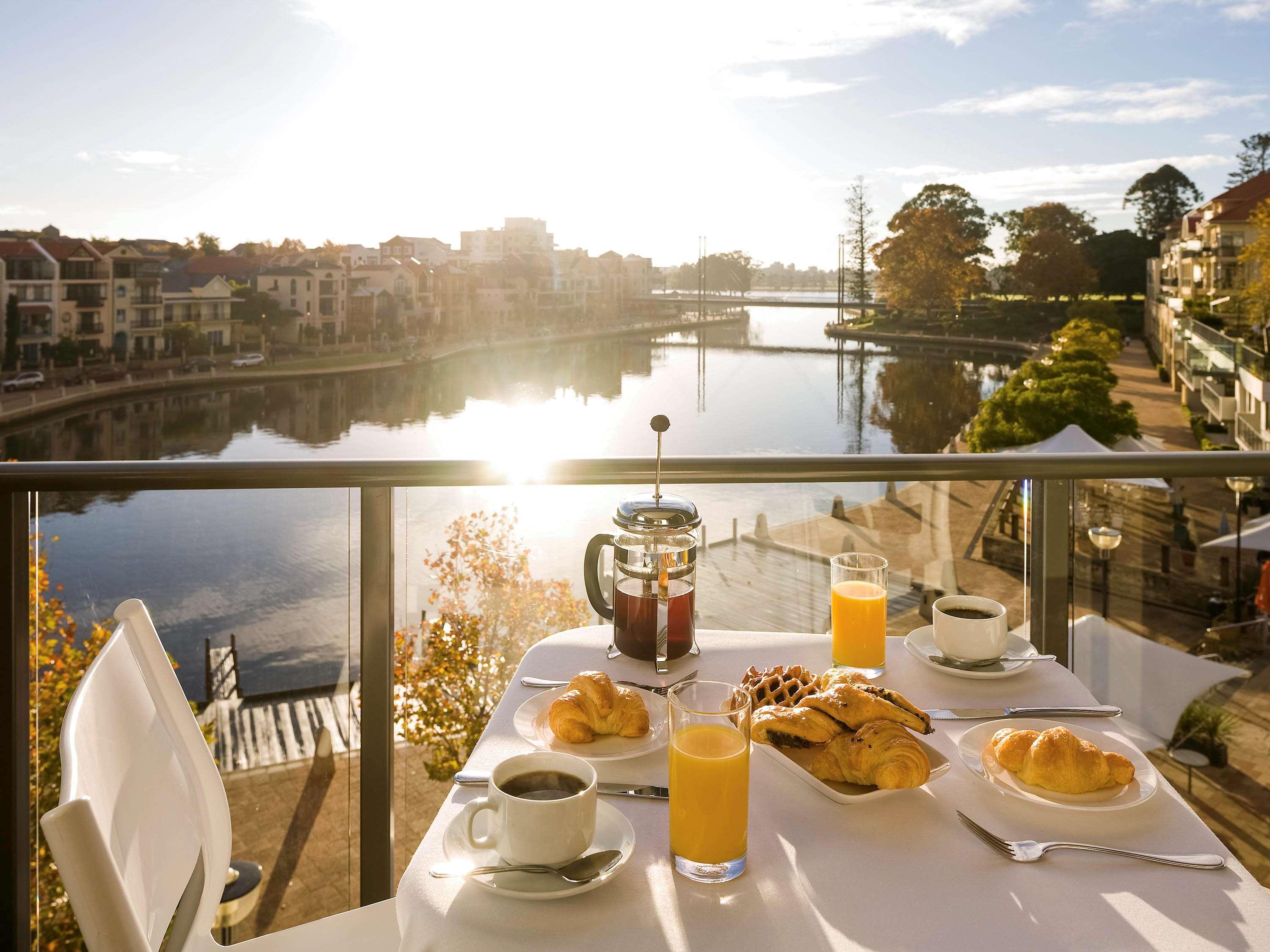 East Perth Suites Hotel ภายนอก รูปภาพ