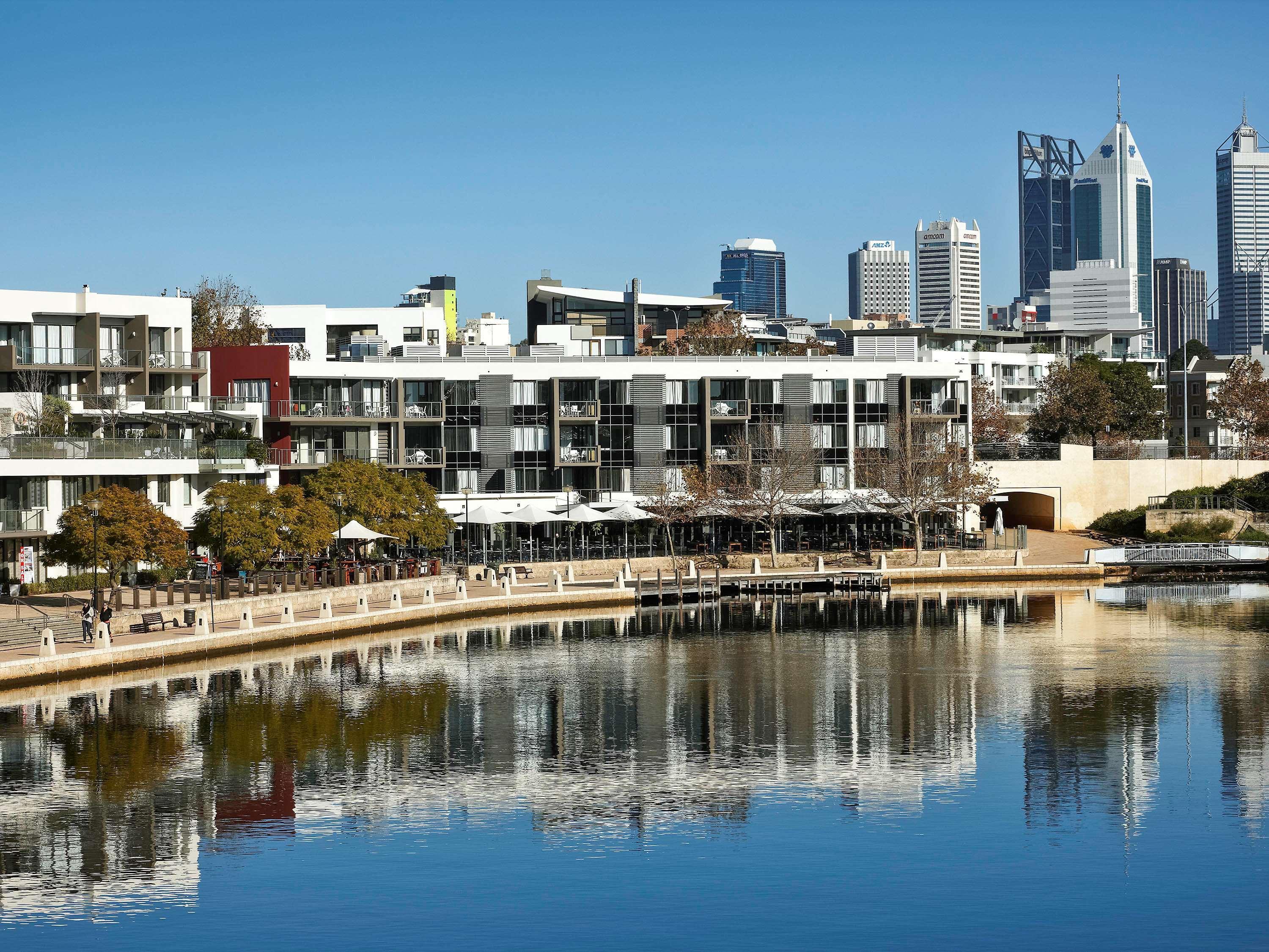 East Perth Suites Hotel ภายนอก รูปภาพ