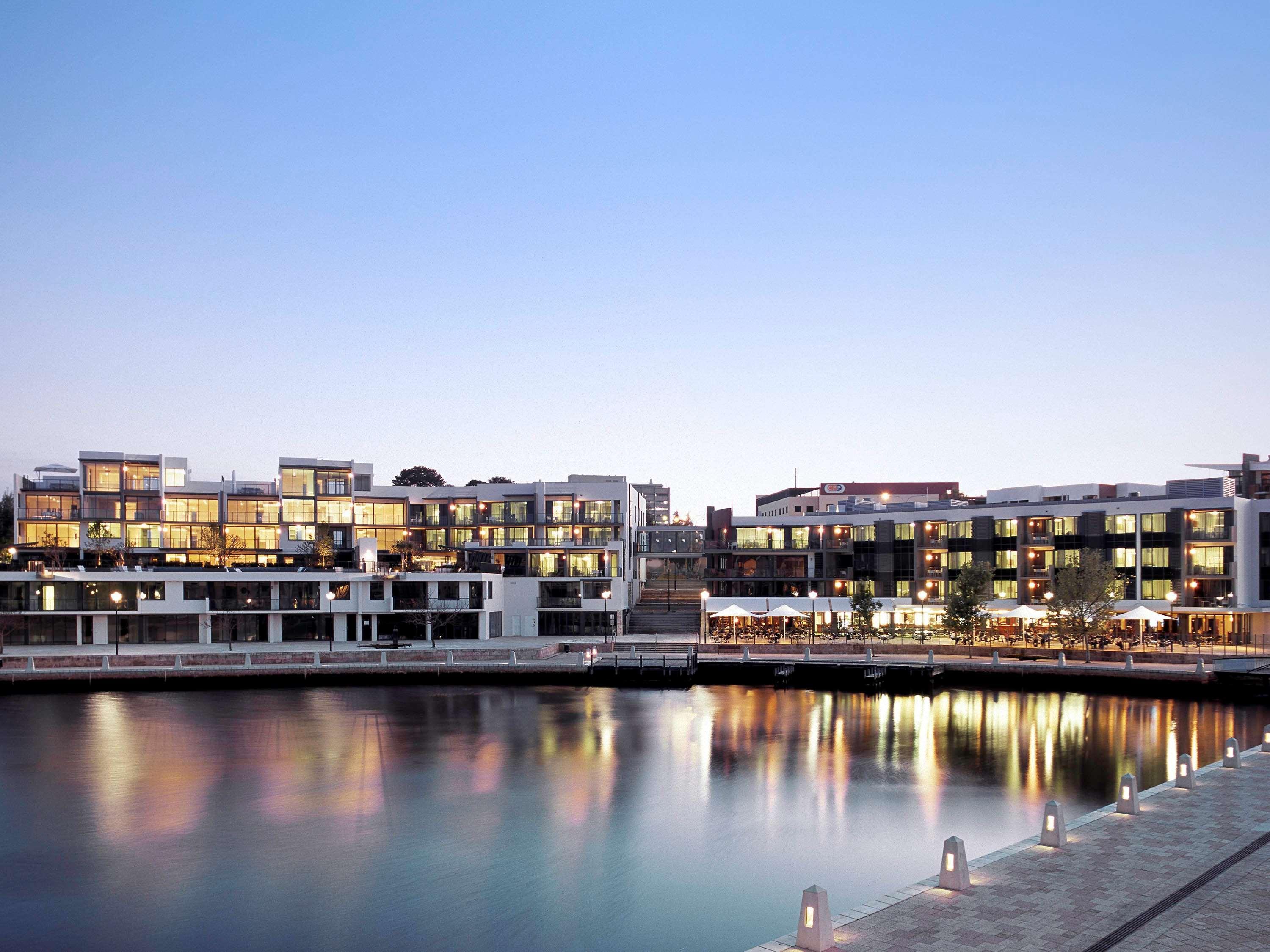 East Perth Suites Hotel ภายนอก รูปภาพ