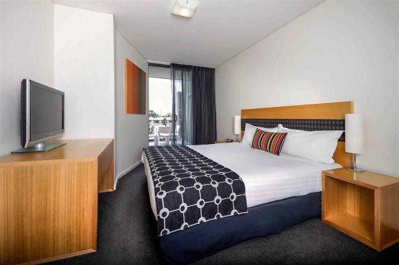 East Perth Suites Hotel ภายนอก รูปภาพ