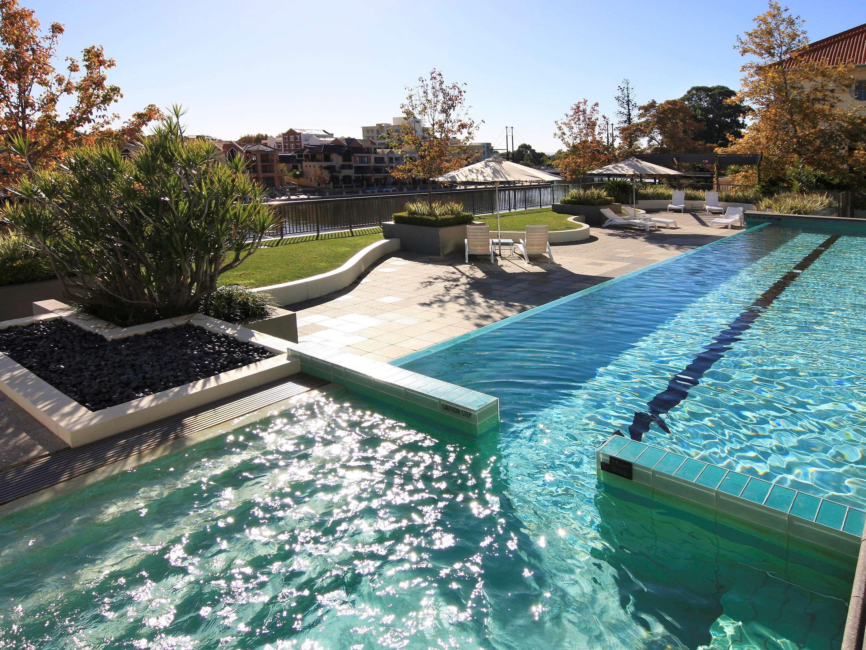 East Perth Suites Hotel ภายนอก รูปภาพ
