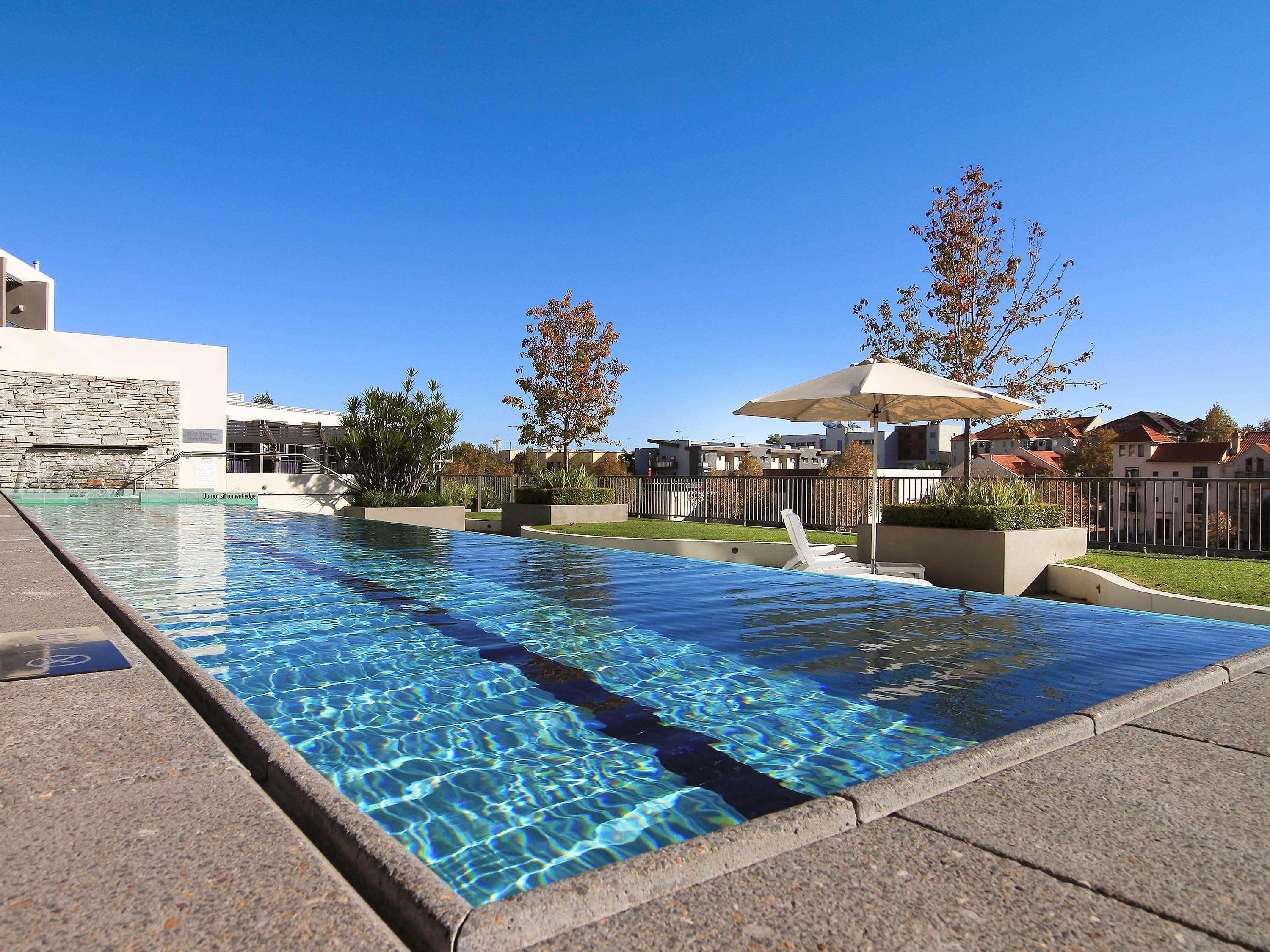 East Perth Suites Hotel ภายนอก รูปภาพ