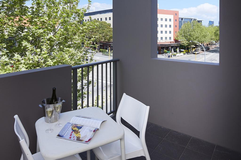 East Perth Suites Hotel ภายนอก รูปภาพ