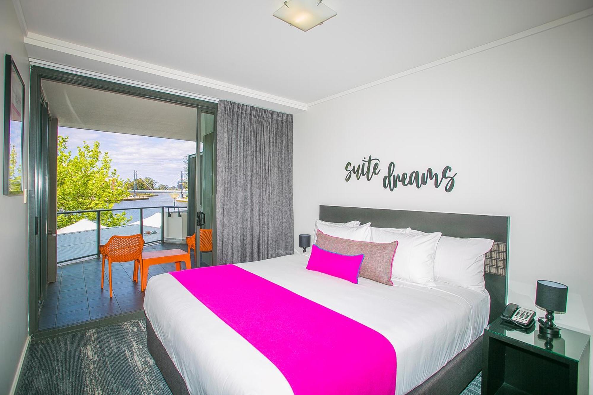 East Perth Suites Hotel ภายนอก รูปภาพ