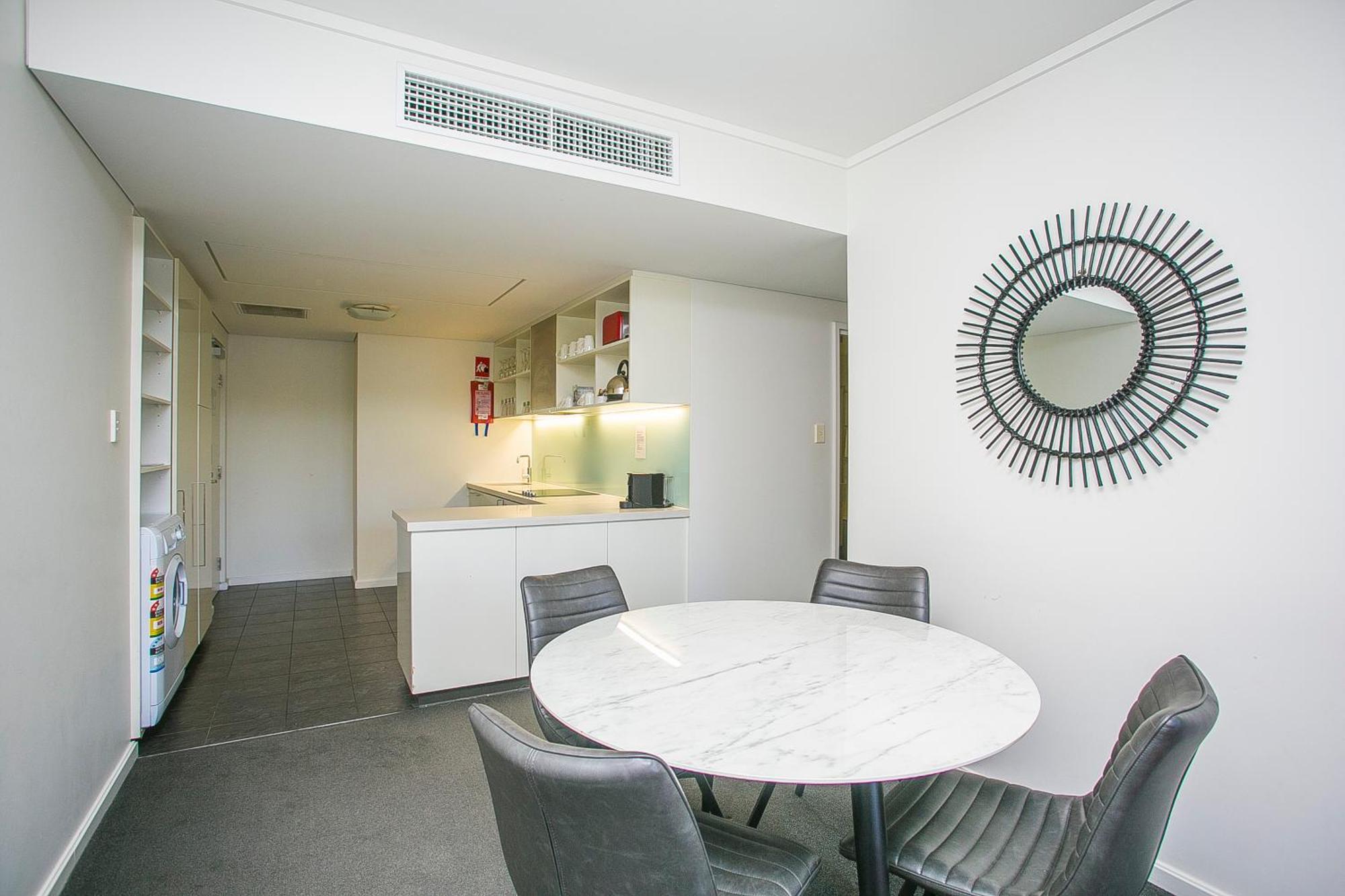 East Perth Suites Hotel ภายนอก รูปภาพ