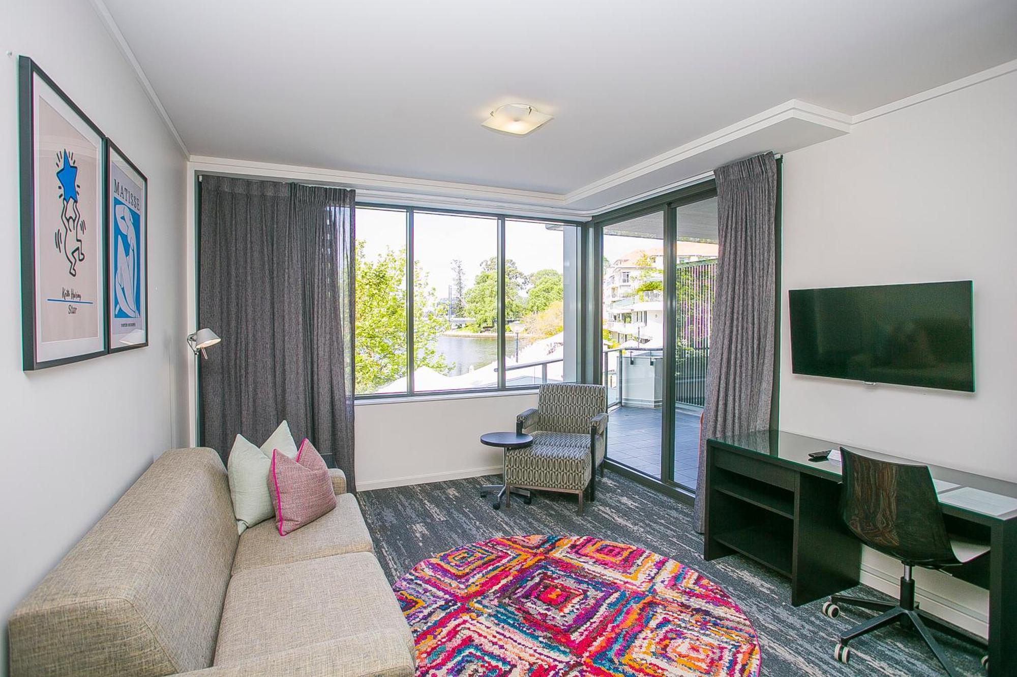 East Perth Suites Hotel ภายนอก รูปภาพ