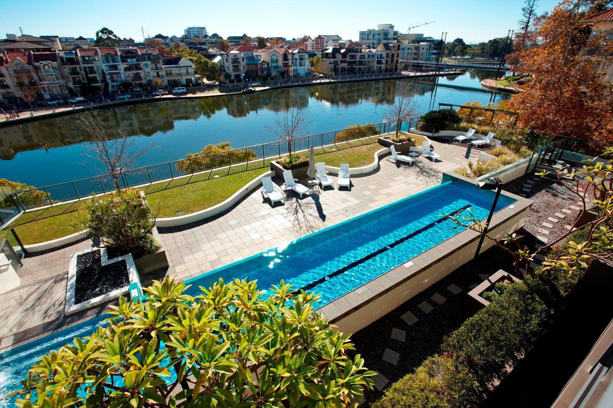 East Perth Suites Hotel ภายนอก รูปภาพ